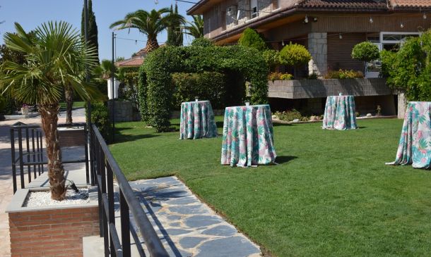 El verano: mejor época para contratar salón para comunión en Madrid