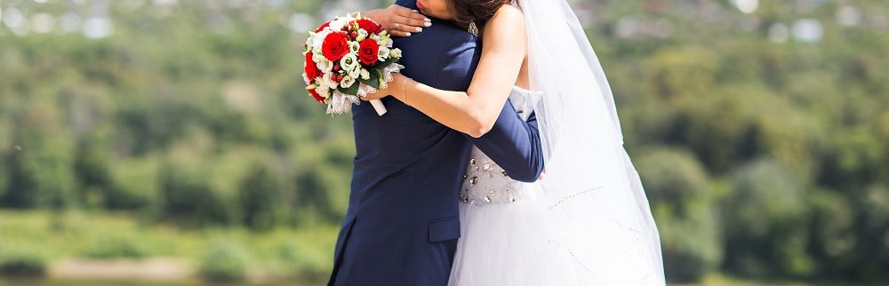 stylish-beautiful-happy-bride-and-groom-wedding-P9EBB5R.jpg