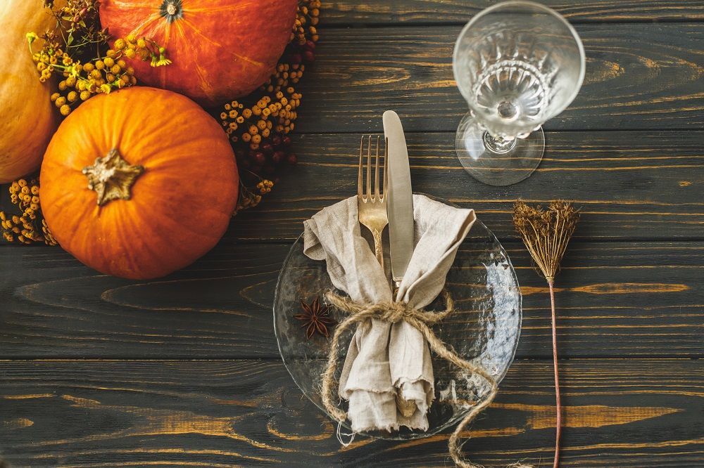 autumn-wedding-catering-eco-friendly-arrangement-ESY4FGB.JPG