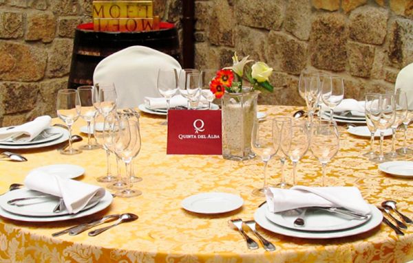 montar-mesa-para-evento.jpg