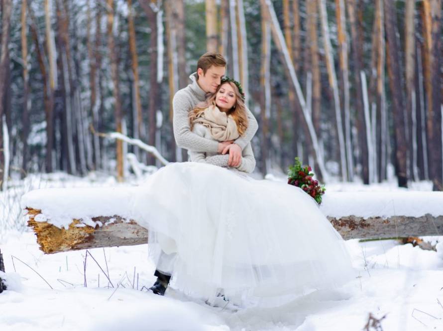 beautiful-wedding-couple-on-their-winter-wedding-2021-09-01-11-27-49-utc.JPG