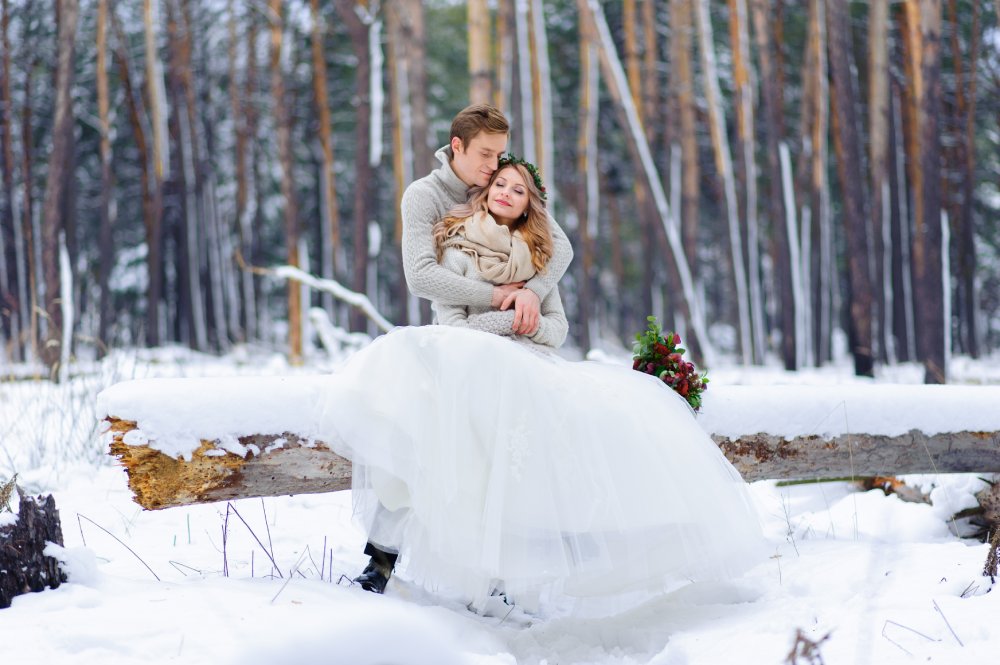 beautiful-wedding-couple-on-their-winter-wedding-2021-09-01-11-27-49-utc.JPG