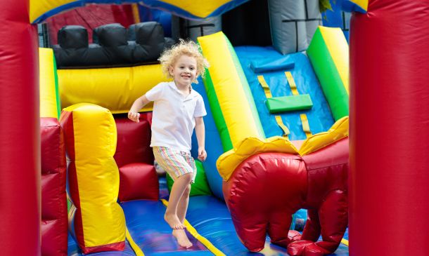 Castillos hinchables: mucho más que diversión para tu salon comunion Madrid