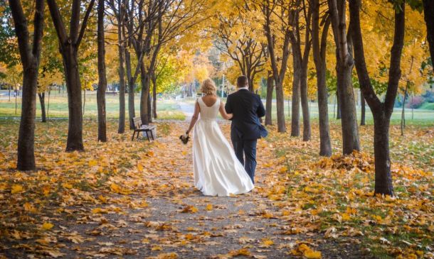 Vestido invitada otoño: Tendencias de Moda a Considerar